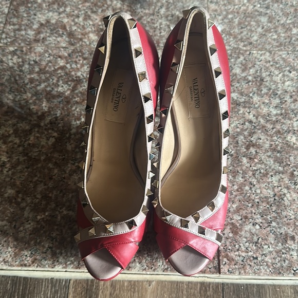 Valentino Garavani Rockstud Two Tone Platform Pumps Peep Toe Size 38 1/2 - Picture 4 of 6